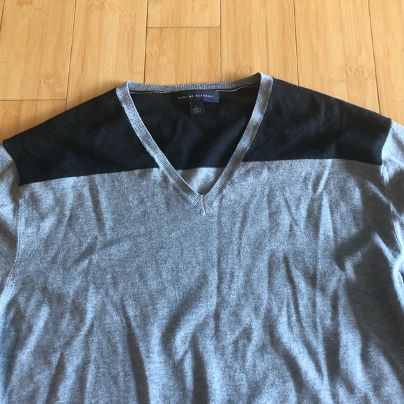 NWOT - Banana Republic Mens V Neck Sweater - Picture 2 of 3